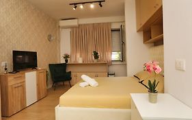Cozy Apartment Near Square 21 Tirana